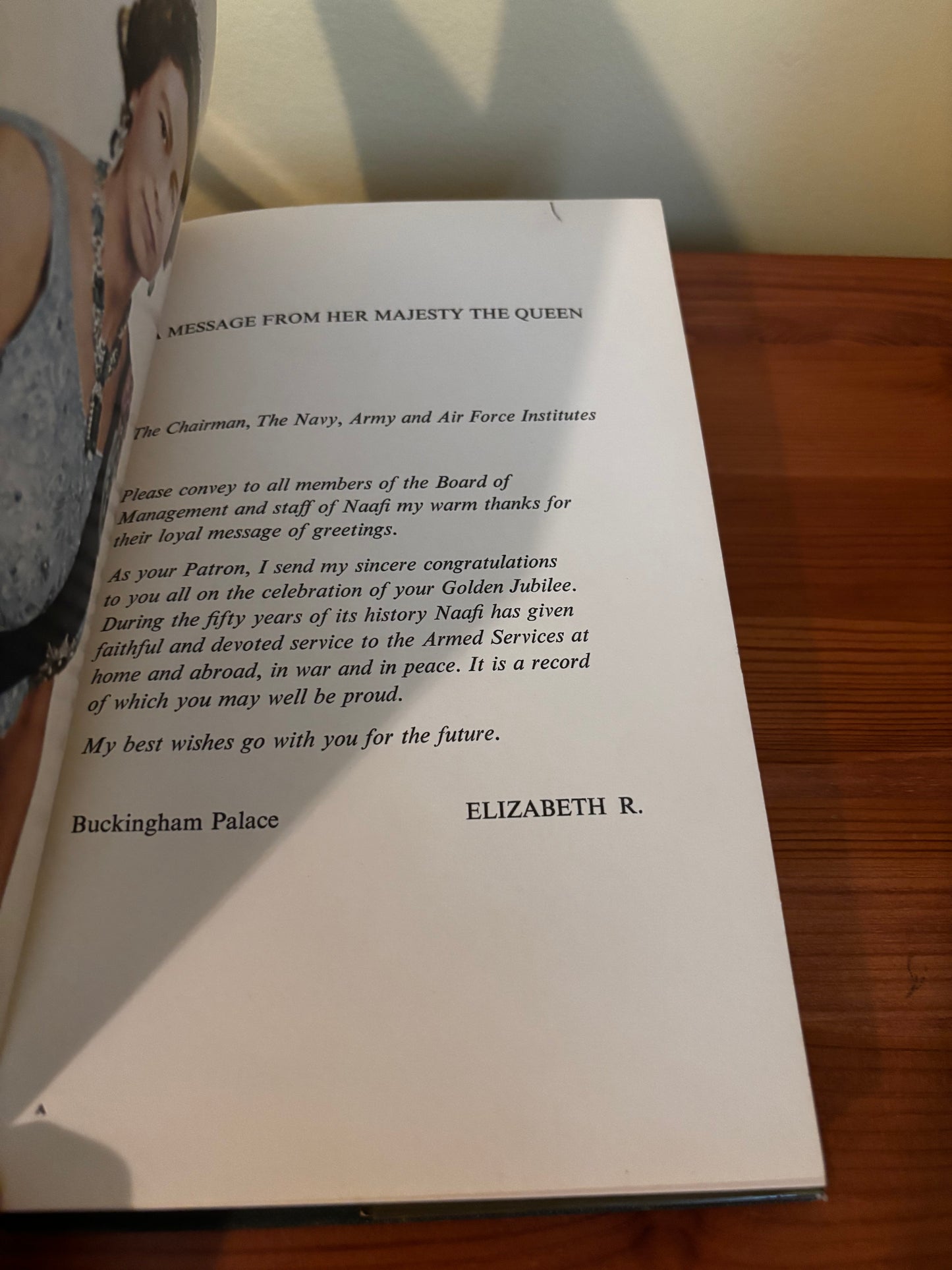 A close-up of a message from the Queen in "Service to the services: The story of Naafi Hardcover – 1 Jan. 1971."