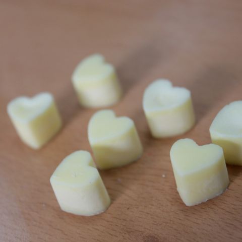 Aroma Wax Melts - Nutmeg hearts ready to melt, filling your space with soothing essential oils for a calming aroma.