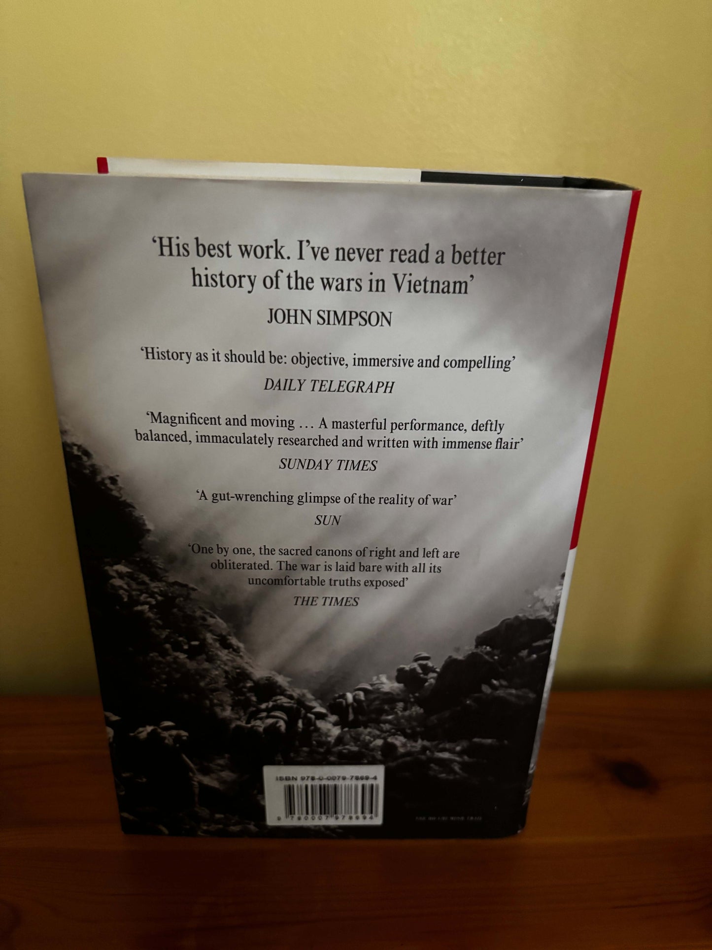 Back cover of "Vietnam: A gripping Sunday Times bestselling memoir and political history of the Vietnam conflict Paperback – 2 May 2019".