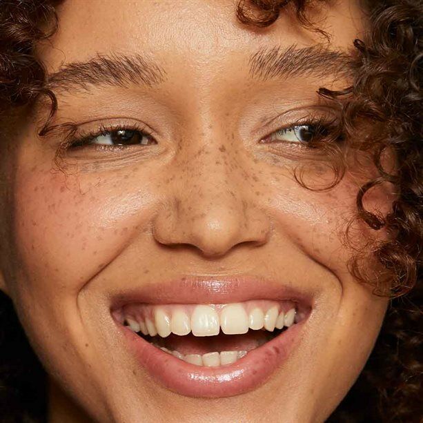 Radiant skin achieved with Avon Distillery C Shot Powder, perfect for all skin types and boosting your beauty routine.