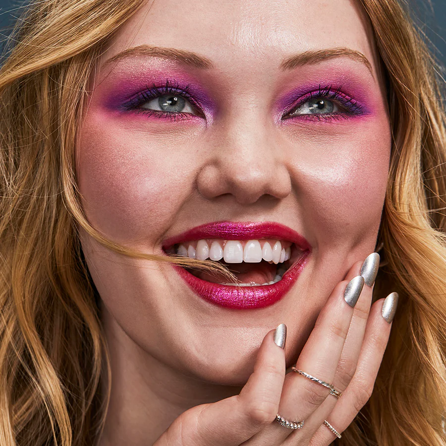 Elevate your makeup with the Avon Dream To Shine Eyeshadow Palette 12 colour LIMITED EDITION featuring stunning shades.