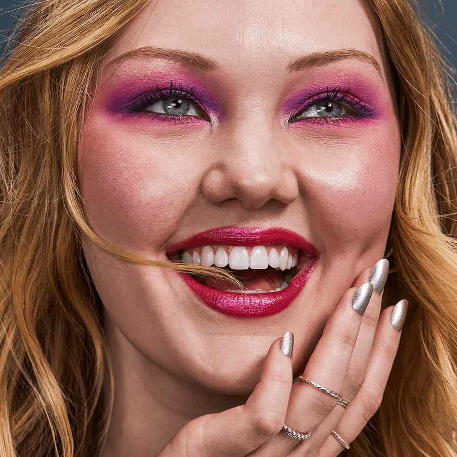 Elevate your makeup with the Avon Dream To Shine Eyeshadow Palette 12 colour LIMITED EDITION featuring stunning shades.