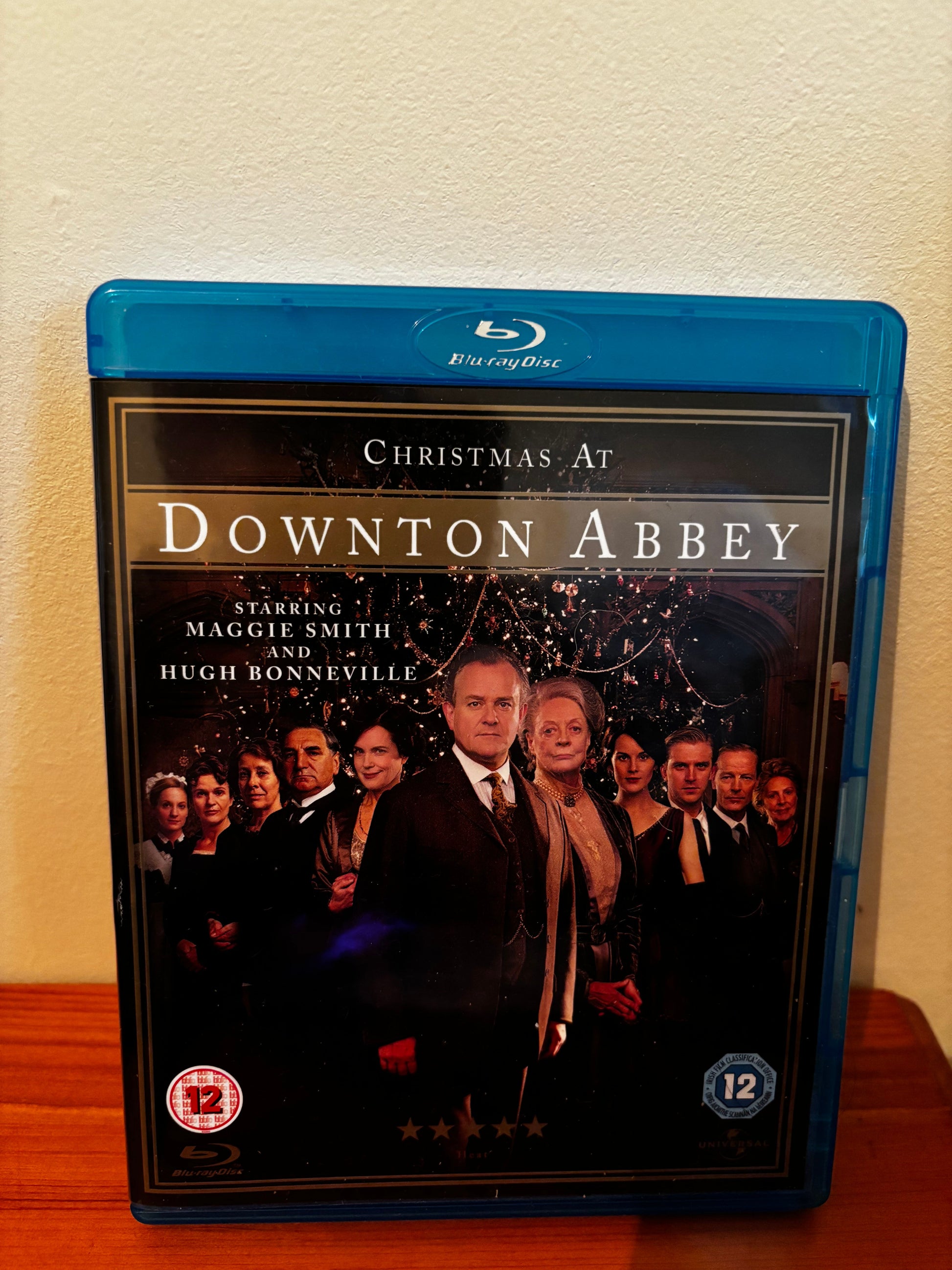 Christmas at Downton Abbey (Blu-Ray) showcases the enchanting world of Downton Abbey in stunning detail.