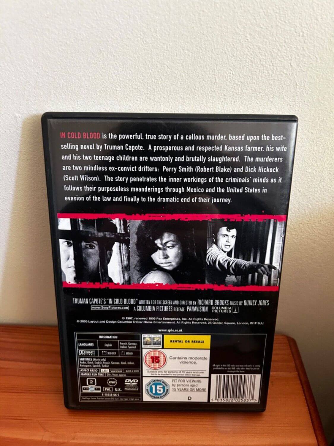 In Cold Blood DVD (2006) Robert Blake showcases the gripping drama based on Truman Capote's nonfiction novel.