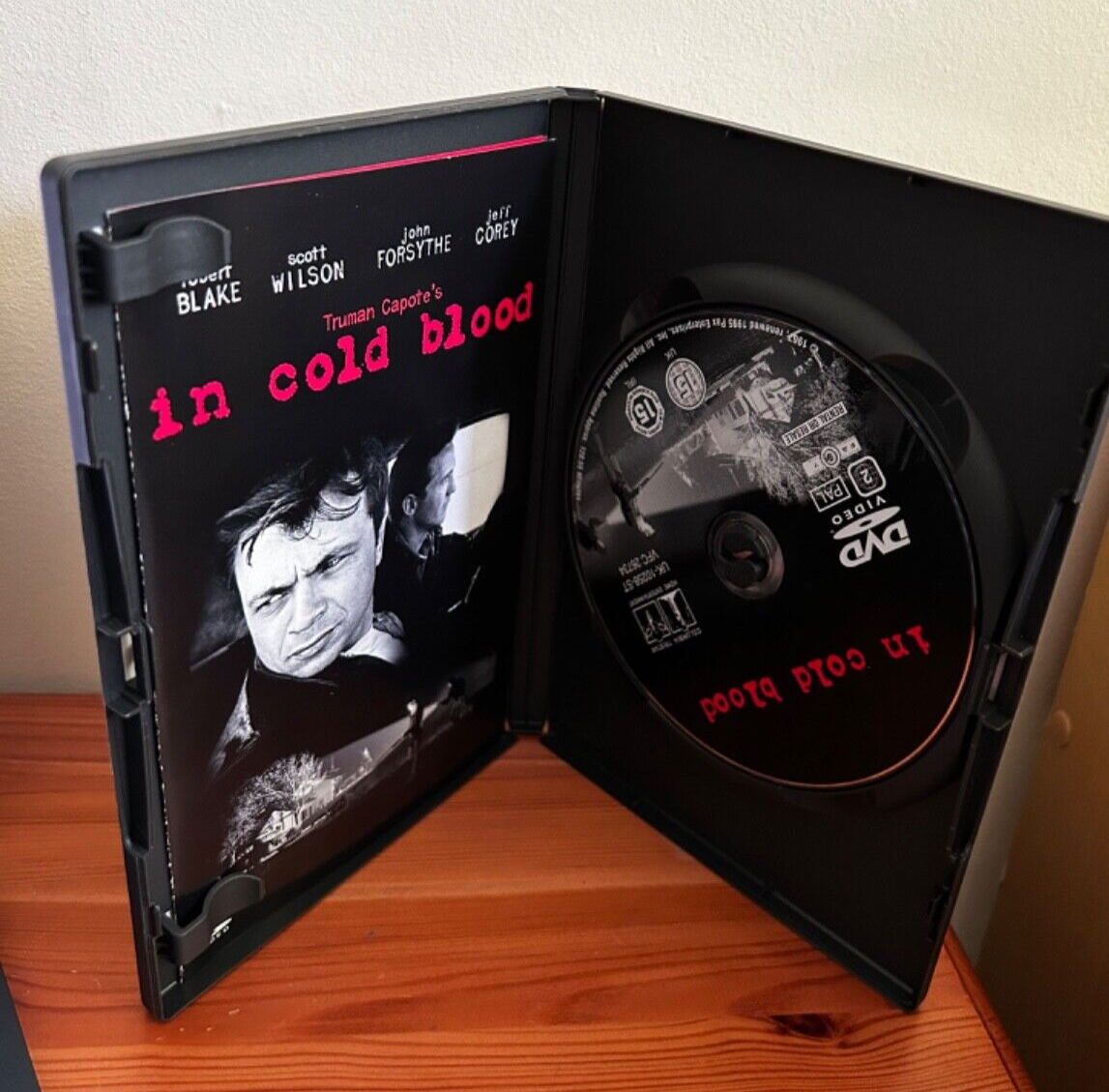 In Cold Blood DVD (2006) Robert Blake, featuring striking cover art and disc, perfect for film collectors.