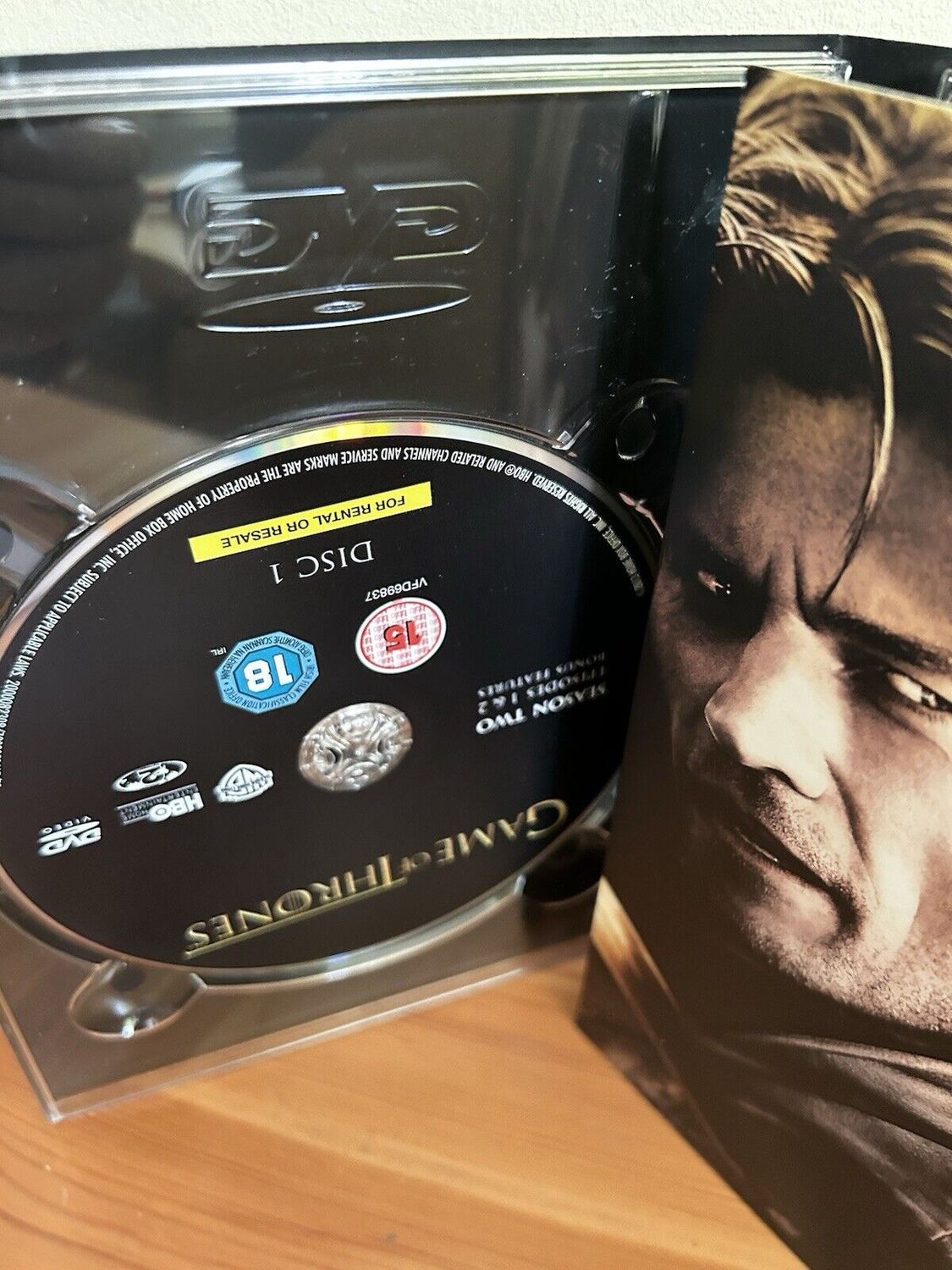 Game Of Thrones - Season 1 DVD disc reveals a pre-loved box set, perfect for any fan of epic storytelling.