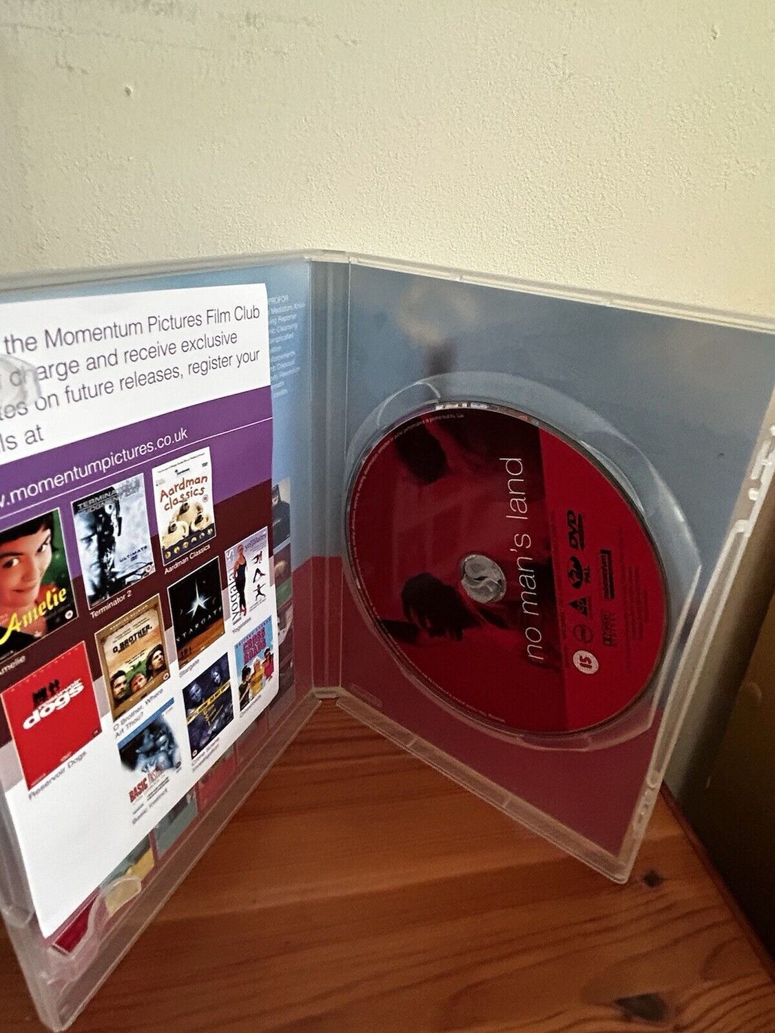No Man's Land (DVD) 2003 displayed open, highlighting the disc and film club details from Momentum Pictures.