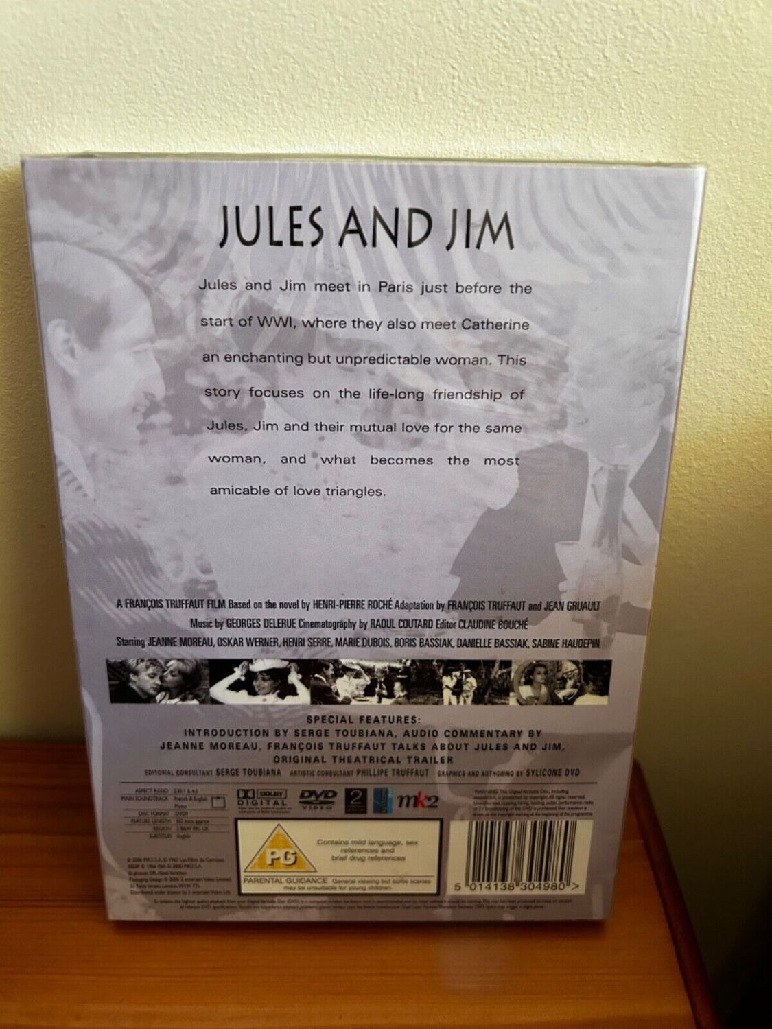 Jules Et Jim DVD (2006) new sealed edition, showcasing the classic French film by François Truffaut, perfect for collectors.