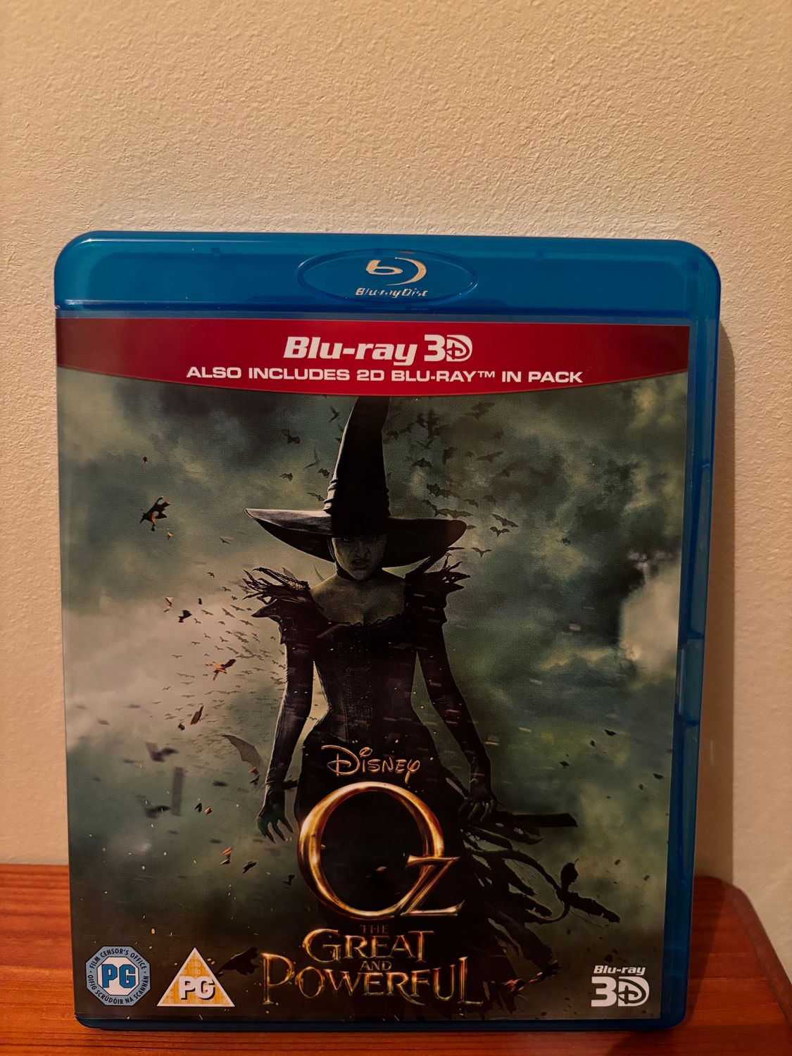 Discover Disney's Oz the Great and Powerful (Blu-Ray 3D) + (2D Blu-Ray), featuring stunning visuals and magical storytelling.