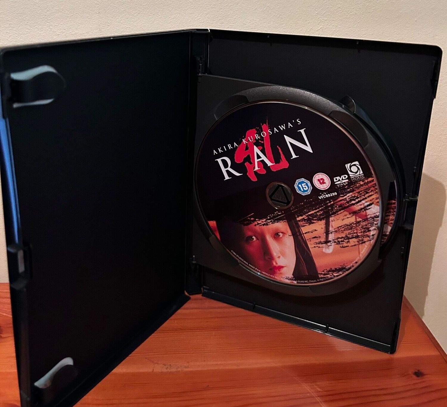 Ran - Akira Kurosawa (DVD) showcases the stunning disc in a pre-loved double-disc edition for epic storytelling lovers.