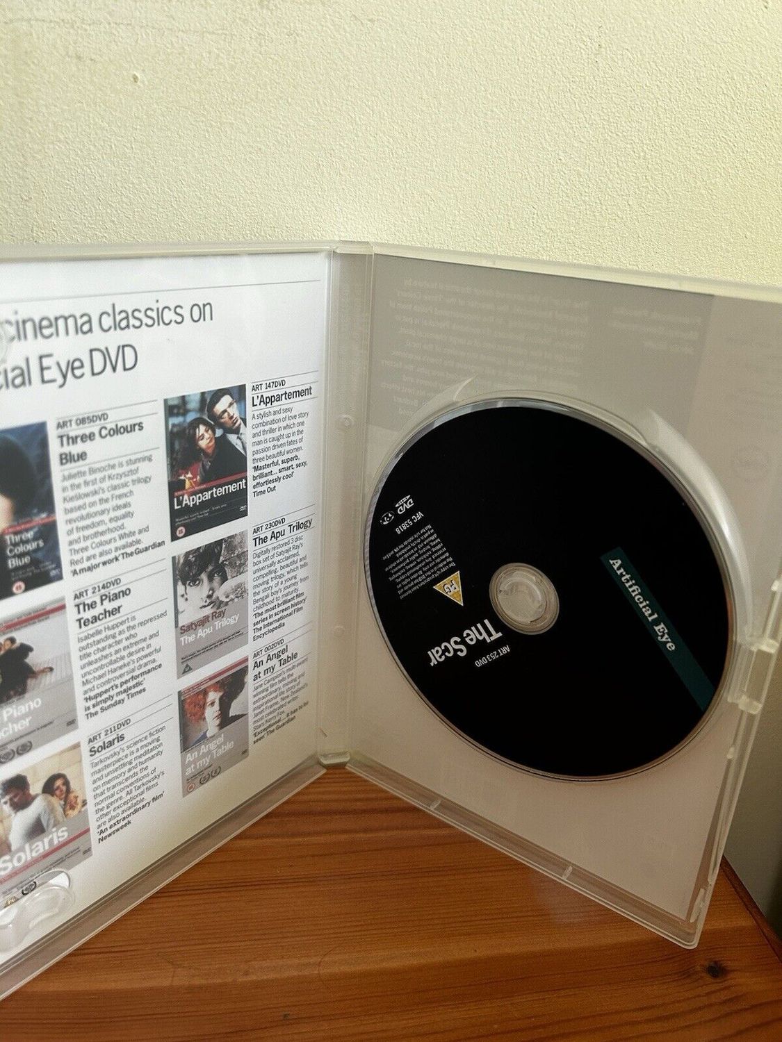 The Scar (DVD Krzysztof Kieslowski (DIR) showcases a thought-provoking film inside its sleek case.