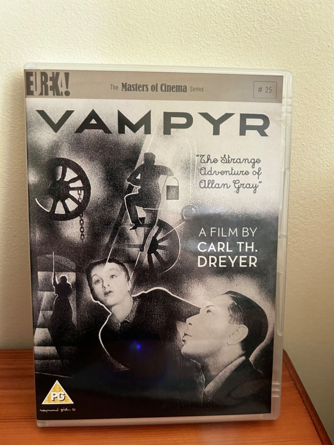 Vampyr (DVD, 2008) cover showcasing the haunting film directed by Carl TH. Dreyer, available at your favourite store.