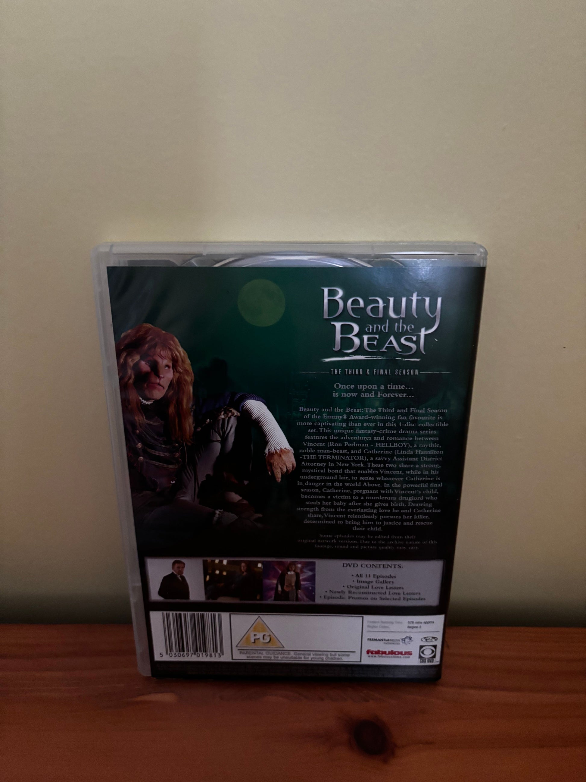Discover the magic in the Beauty and the Beast Complete Series 1-3 DVD box set, featuring all 16 enchanting discs.