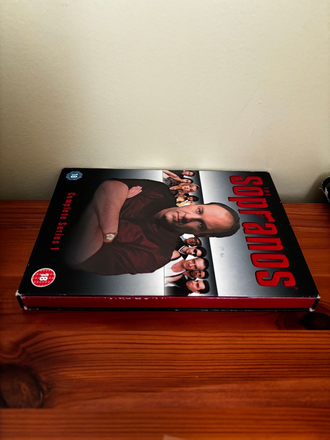 The Sopranos: Complete HBO Season 1 DVD Drama (2003) James Gandolfini, showcasing Tony Soprano's gripping story.