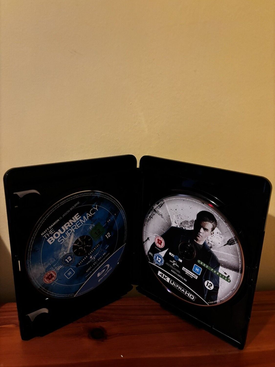 The Bourne Supremacy 4K Ultra HD Blu-ray Region B displayed in a sleek 2-disc edition for thrilling espionage action.