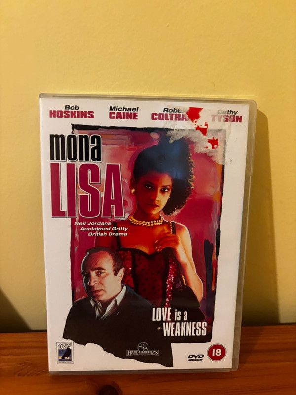 Mona Lisa (DVD) features Bob Hoskins in a gritty British thriller, exploring crime and passion. Preloved quality.