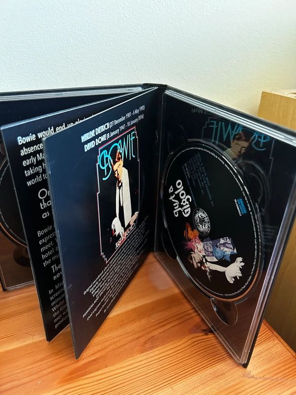 Limited edition Just a Gigolo Blu-ray (2021) David Bowie, Hemmings (DIR) showcasing stunning disc artwork and film details.