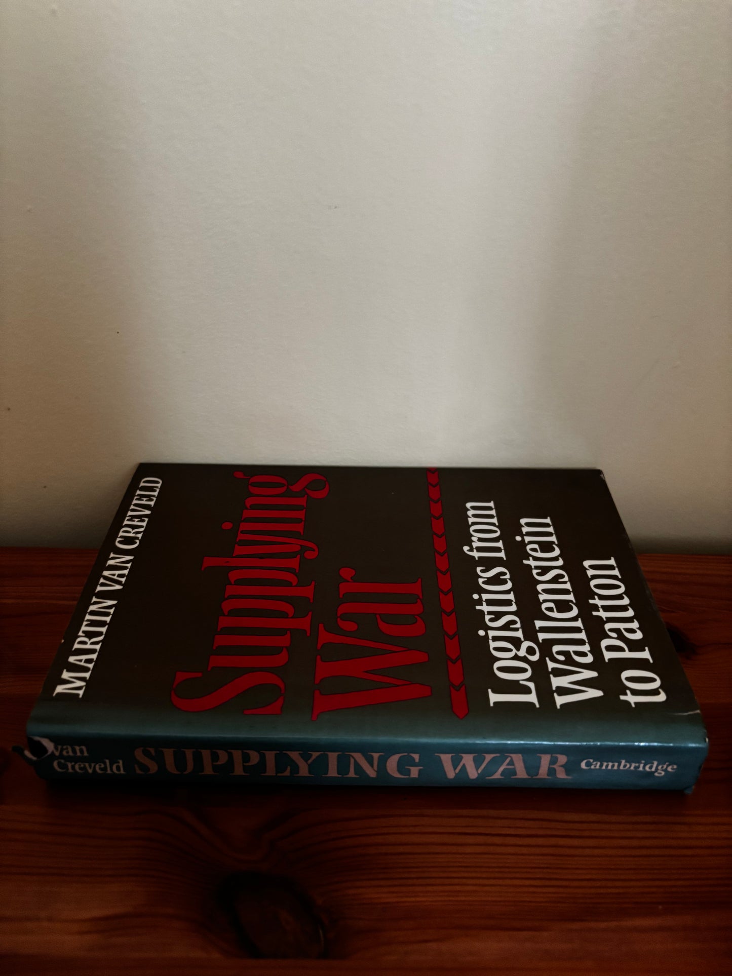 Book cover of "Supplying War: Logistics from Wallenstein to Patton" by Martin van Creveld, showcasing military logistics insights.