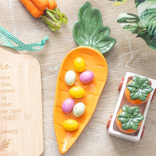 Brighten your table with this quirky Carrot Shaped Serving Dish, ideal for crudités at buffets and garden parties.