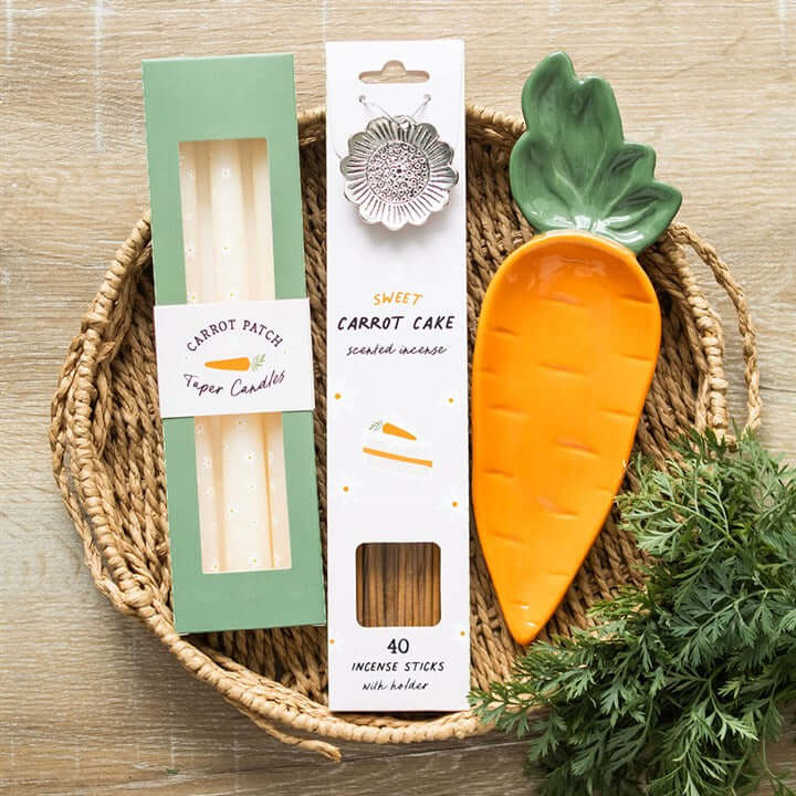 Brighten your table with this quirky Carrot Shaped Serving Dish, perfect for buffets and garden picnics.