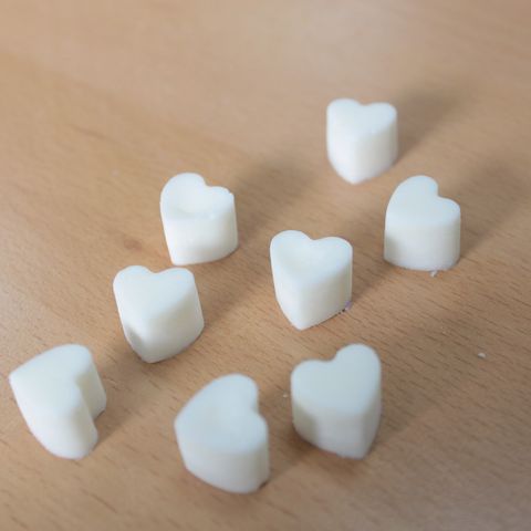 Aroma Wax Melts - Peppermint & Eucalyptus, heart-shaped wax hearts ideal for creating a soothing aroma in your home.