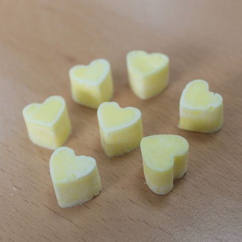 Delight in Aroma Wax Melts - Ylang Ylang, featuring heart-shaped wax melts for a soothing aromatic experience.