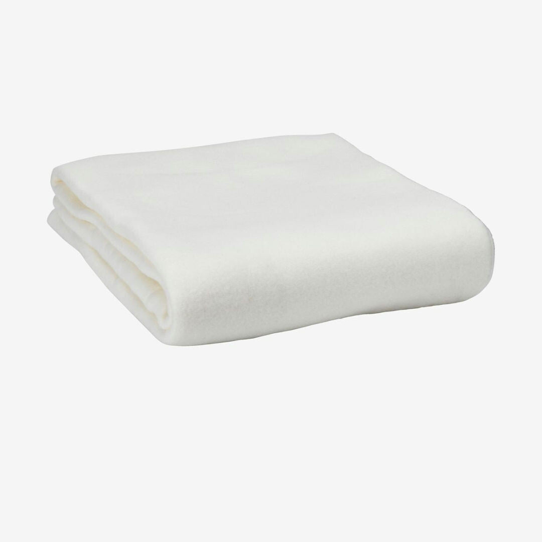 Luxury Single Thick White GCCF Blanket designed for pampering your show cat in comfort and style. Perfect for competitions!