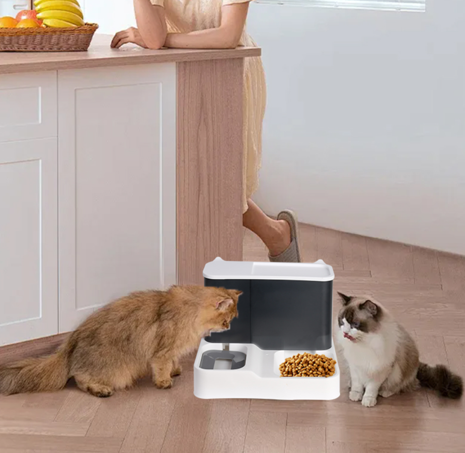 Automatic 2 in 1 Pet Feeder Food Water Dispenser Bowl for pets, eco-friendly design perfect for cats and dogs.
