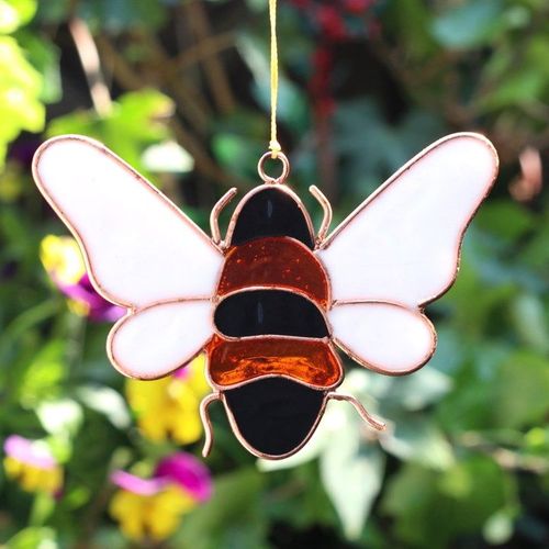 Brighten your space with our Bee Suncatcher, perfect for windows and gardens, reflecting lovely light.