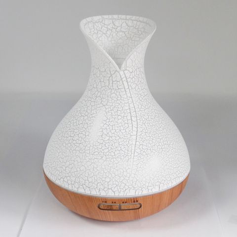 Palma Atomiser - Shell Effect - USB - Colour Change - Timer offers a stylish design and cool fragrant mist for your space.