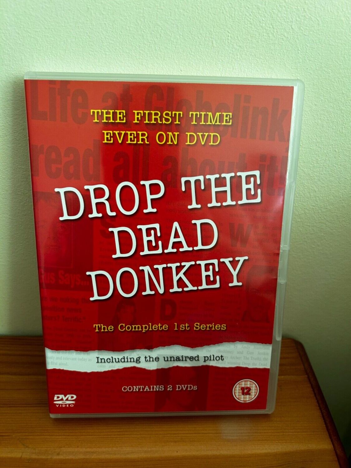 Drop the Dead Donkey: Season 1 DVD (2005) showcases the complete first series in a hilarious British comedy.