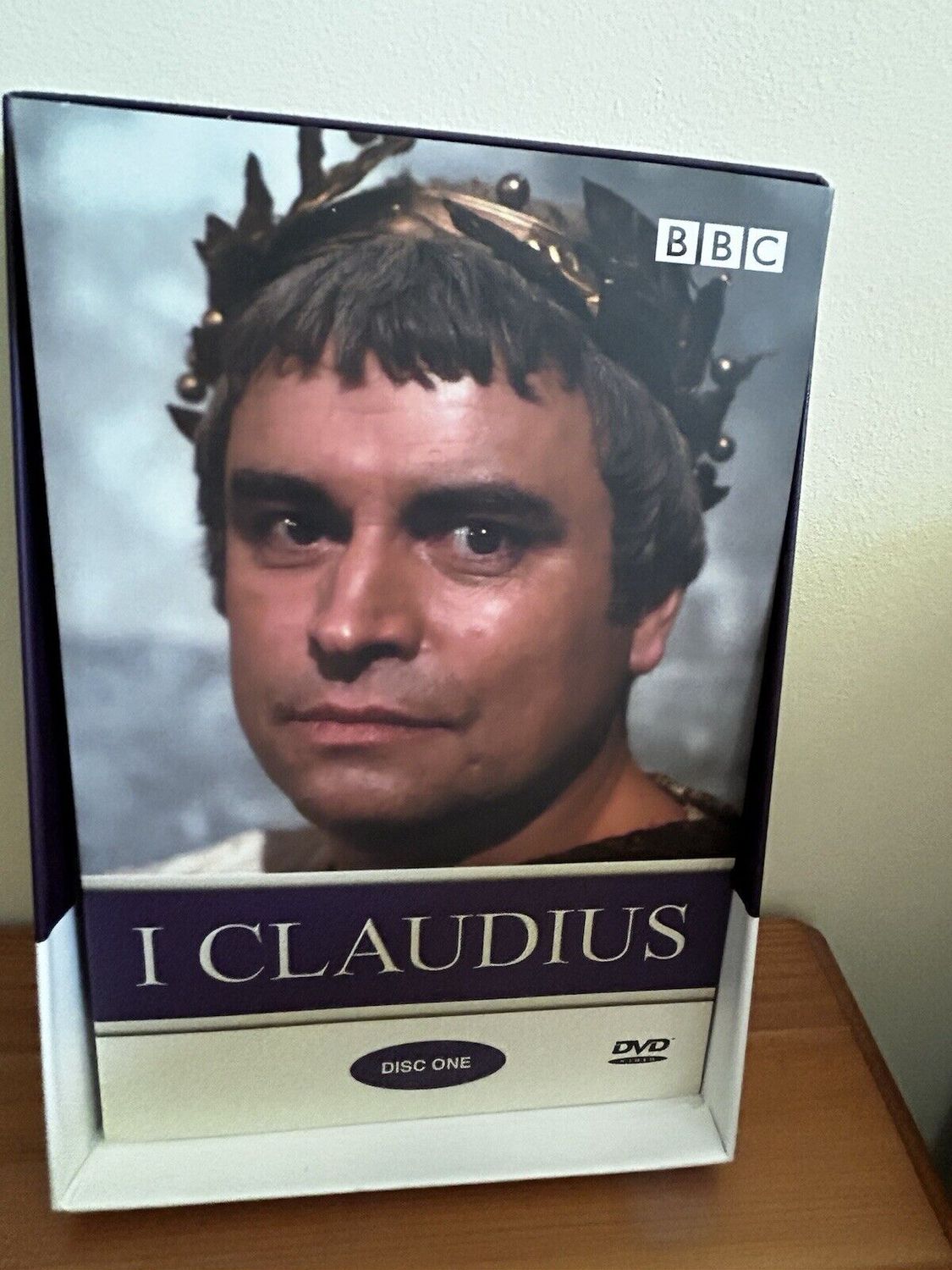 I Claudius (DVD) (2002) showcases the dramatic reign of Rome's emperors in this captivating 5-disc set.