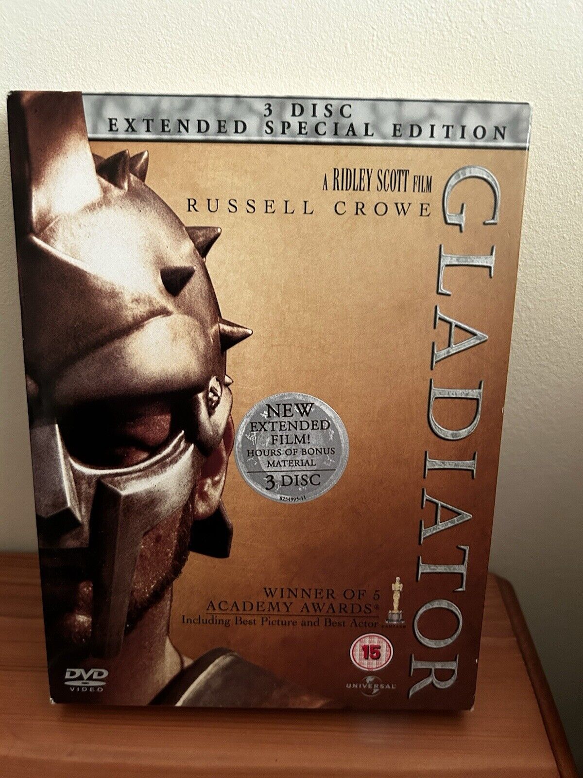 Gladiator (3 Disc Extended Special Edition) [DVD] showcases Russell Crowe's epic performance in this collector's edition.