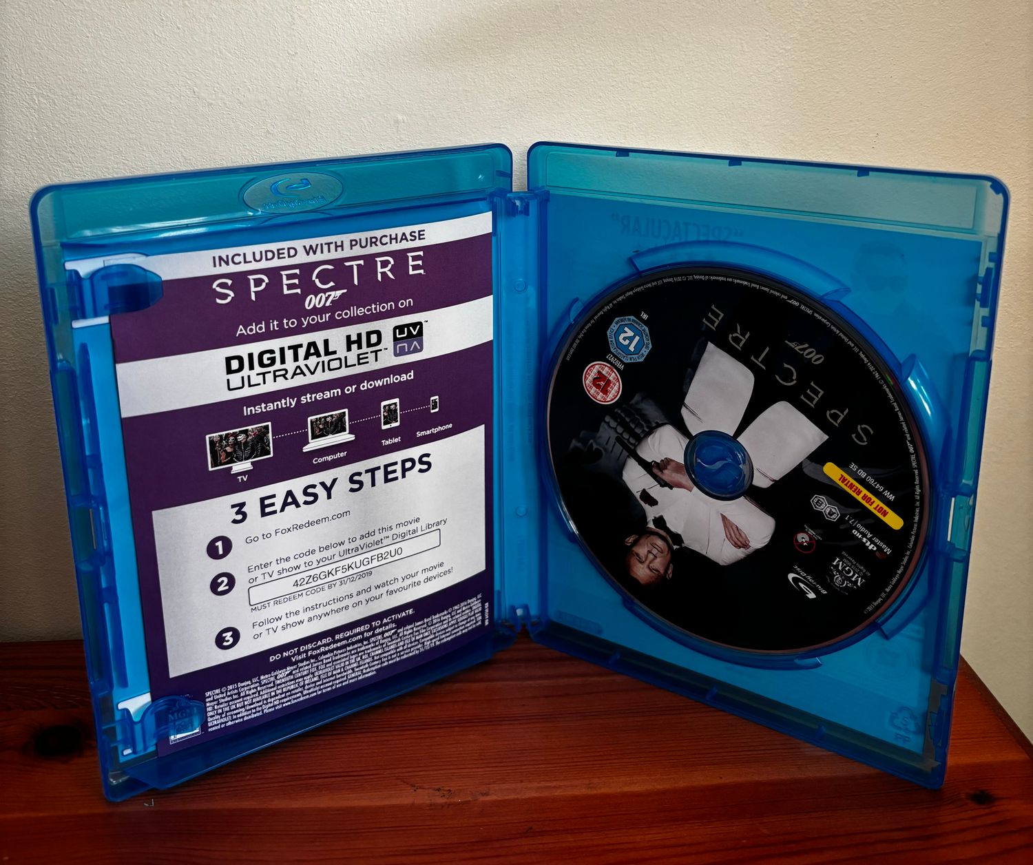 Open Blu-ray case showcasing Spectre [Blu-ray] [2015], the thrilling 24th James Bond film starring Daniel Craig.