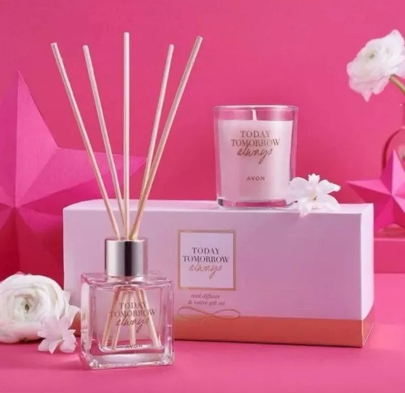 Avon Today Tomorrow ALWAYS Diffuser & votive gift set, perfect for creating a fragrant oasis in your home.