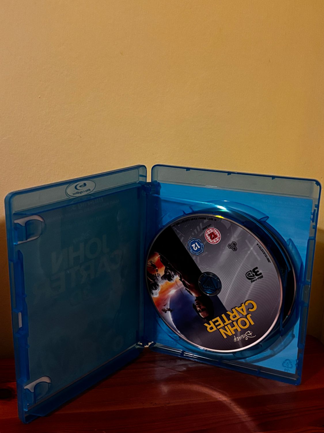 John Carter (Blu-ray 3D / Blu Ray 2D) [Region Free] disc set showcasing the stunning artwork and dual format options.