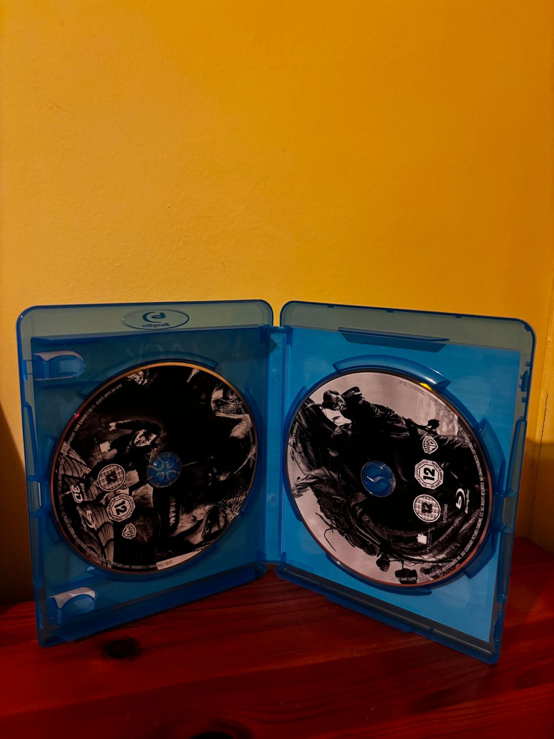 Jack The Giant Slayer [Blu-ray 3D + Blu-ray) 2-disc edition showcasing epic adventure and stunning visuals.