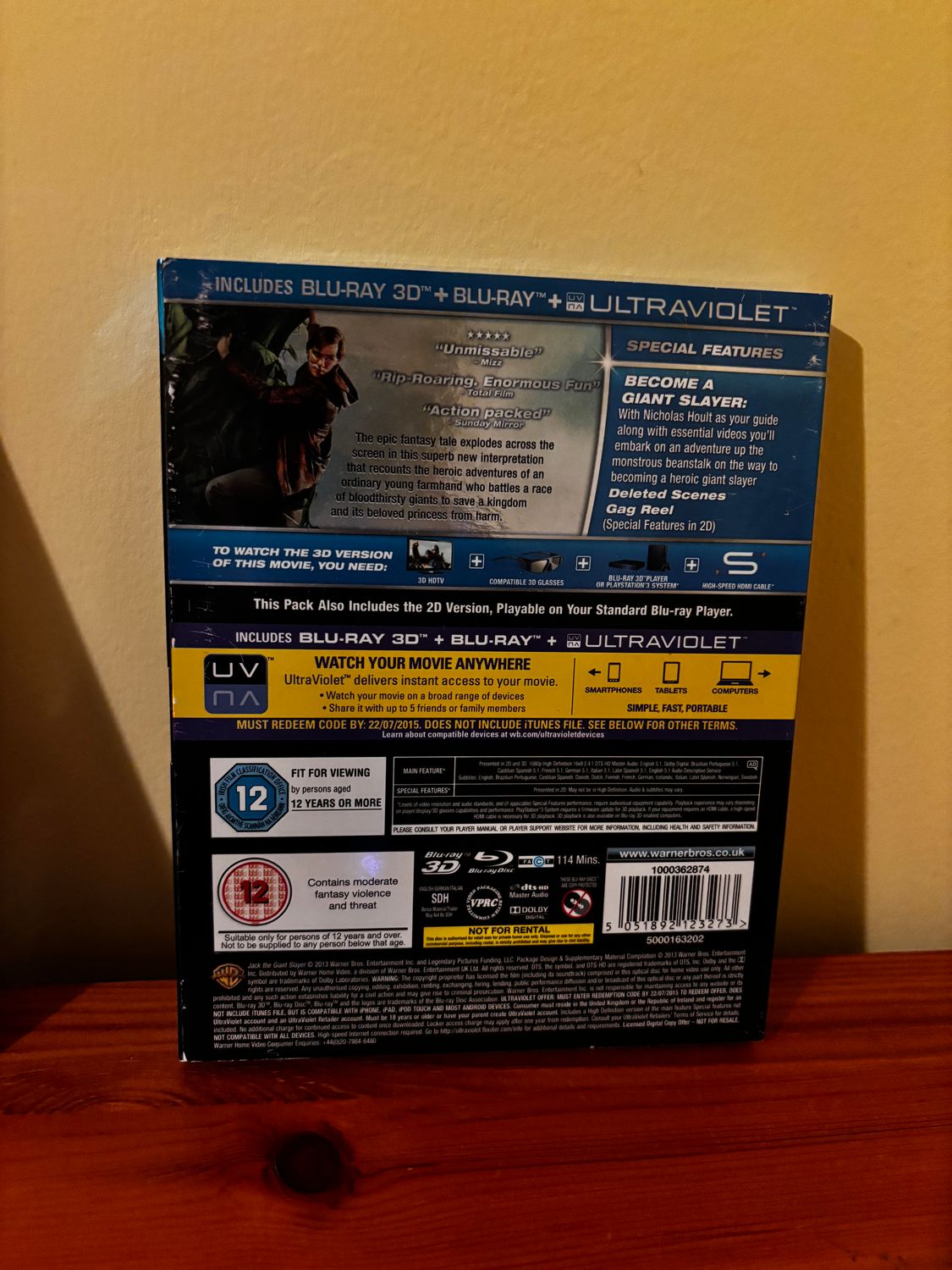 Jack The Giant Slayer [Blu-ray 3D + Blu-ray) features epic adventures and special features for an immersive experience.