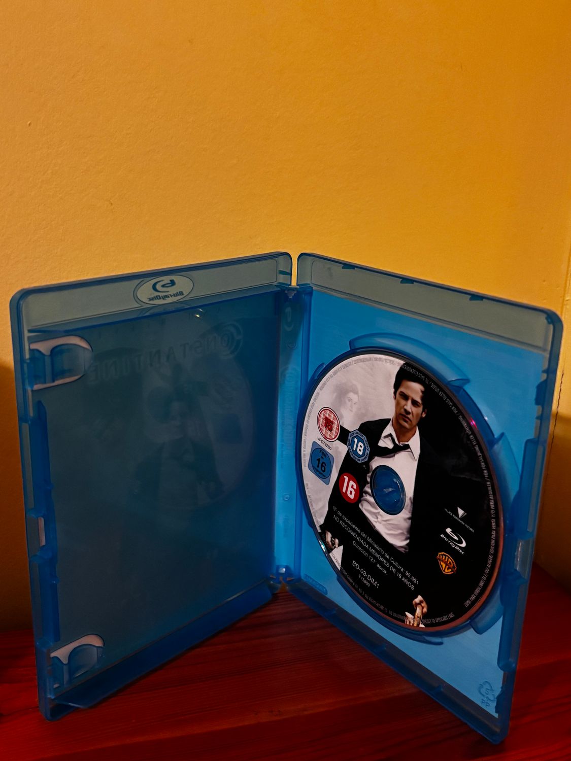 Constantine Blu-ray (2008) Pruitt Taylor Vince, Lawrence (DIR) cert 15 in a blue case, perfect for collectors.