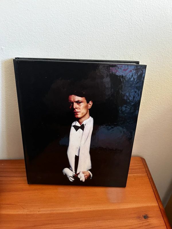 Just a Gigolo Blu-ray (2021) David Bowie, Hemmings (DIR) displayed on a wooden surface, showcasing its striking cover.