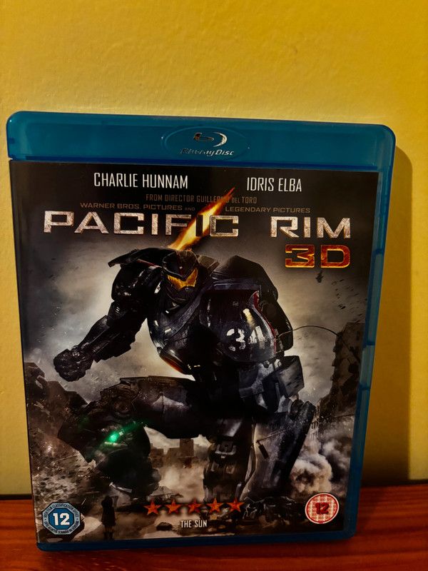 Pacific Rim [Blu-ray 3D + Blu-ray] [2013] [Region Free] showcases epic battles between man and monster.