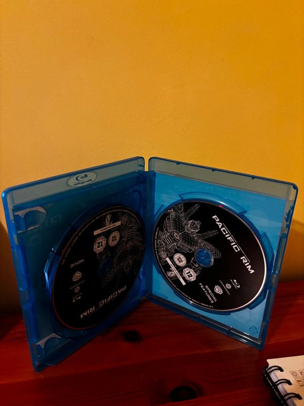 Pacific Rim [Blu-ray 3D + Blu-ray] [2013] [Region Free] discs showcase epic battles between man and monster.