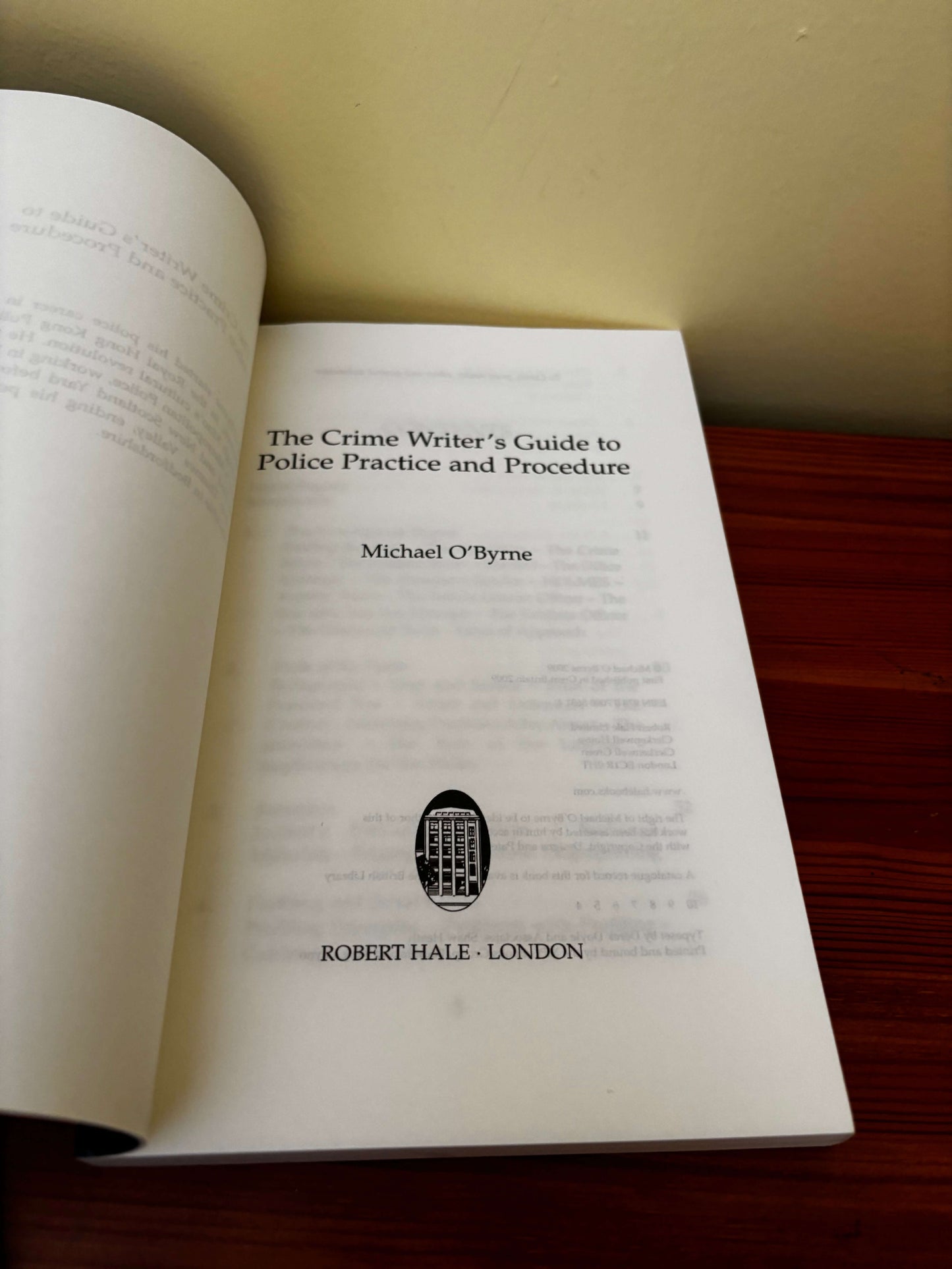 The Crime Writer’s Guide to Police Practice and Procedure Paperback Michael O’Byrne