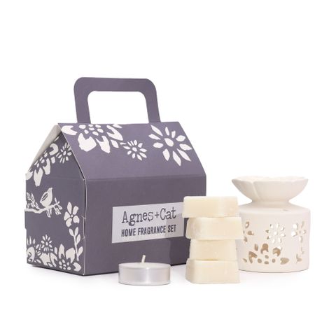 Agnes & Cat Fragrance Gift Set - Windemere includes an oil burner, wax melts, and a tealight for a soothing aroma.
