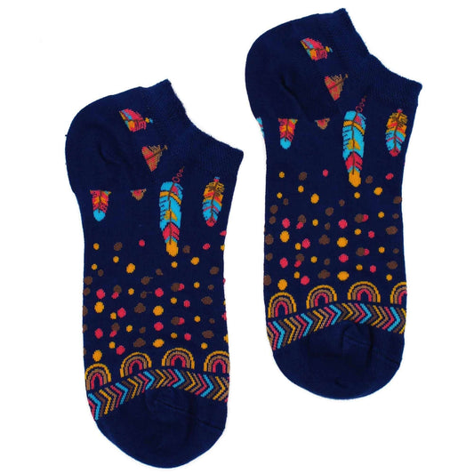 M/L Hop Hare Bamboo Socks Low (7.5-11.5) - Indian Feathers, featuring colorful feather design and low-cut style.