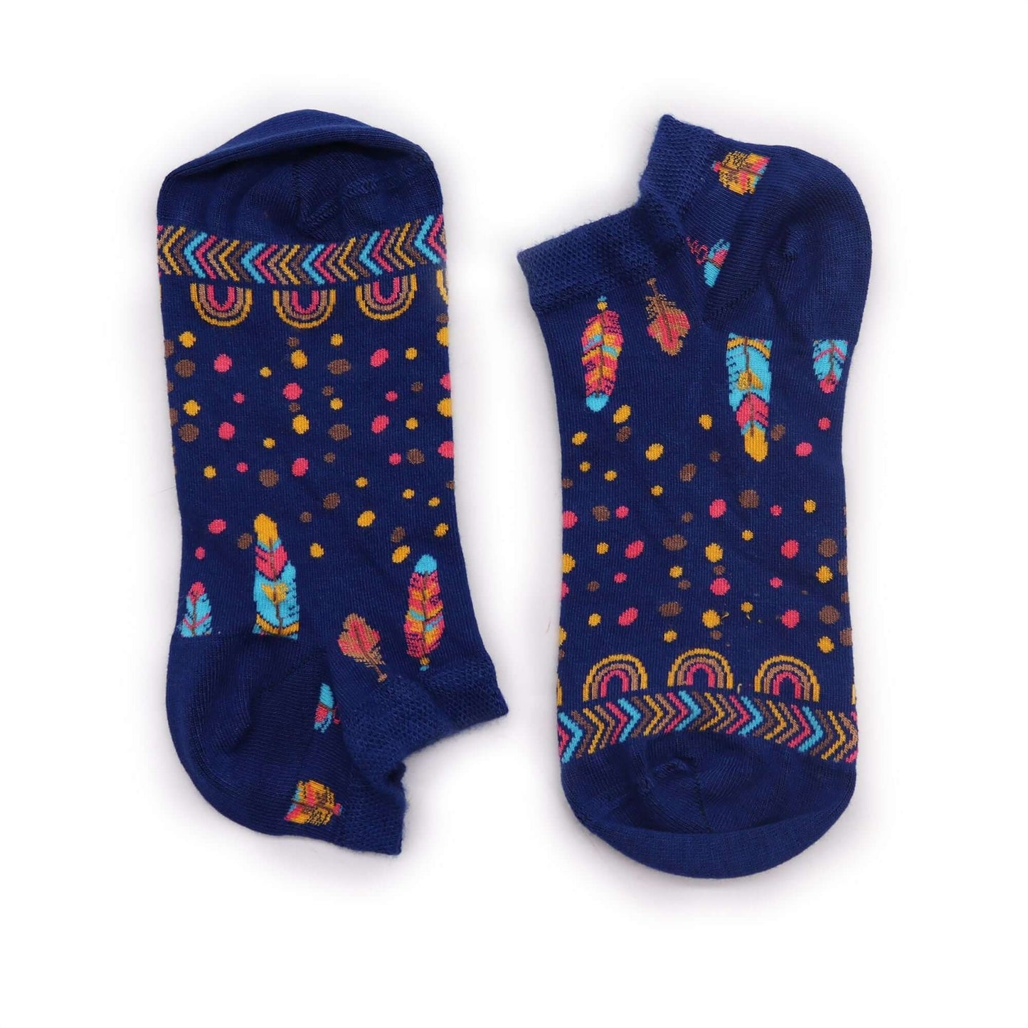 S/M Hop Hare Bamboo Socks Low (3.5-6.5) - Indian Feathers with colorful feather design on navy background.