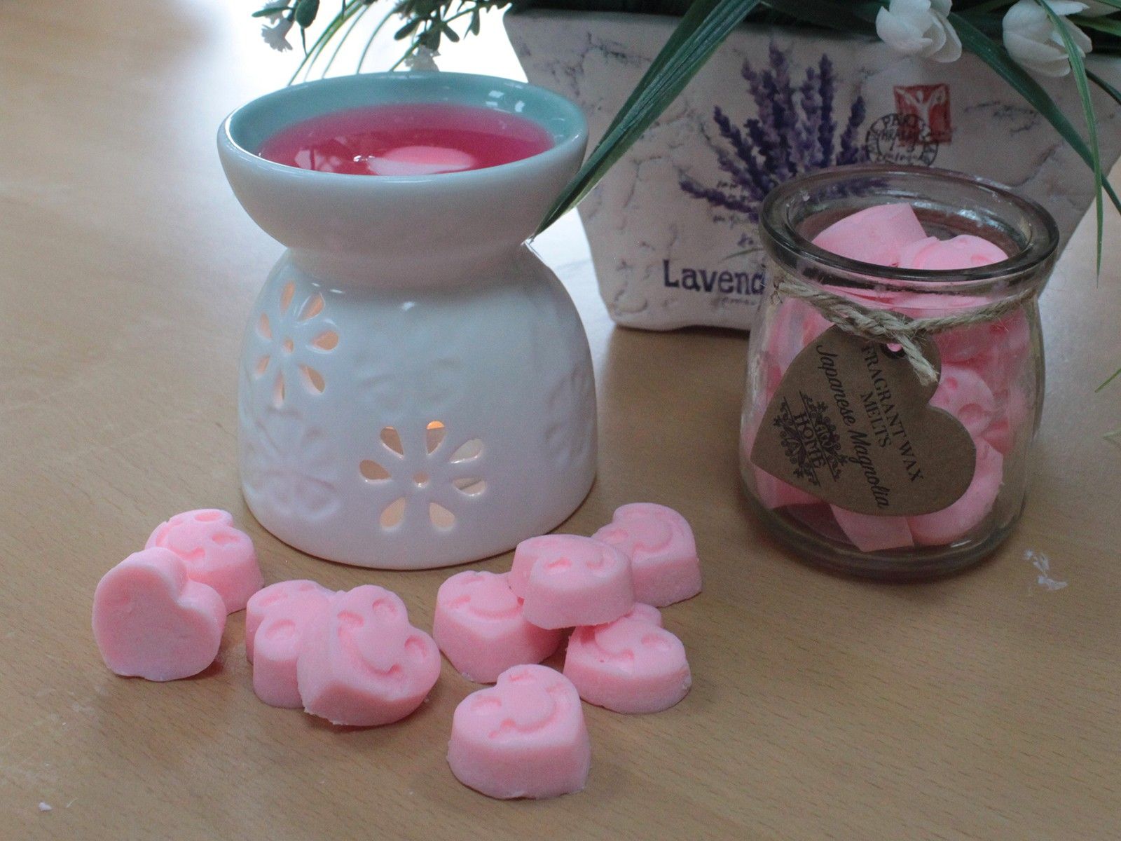 Soywax Melts Jar - Japanese Magnolia: pink heart-shaped melts in a 250g glass jar with twine tag