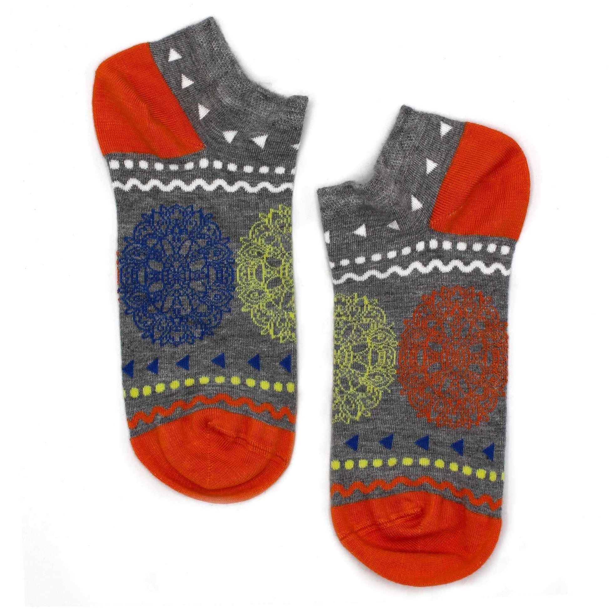 S/M Hop Hare Bamboo Socks Low (3.5-6.5) - Flowers of Life with colorful patterns on a gray background.