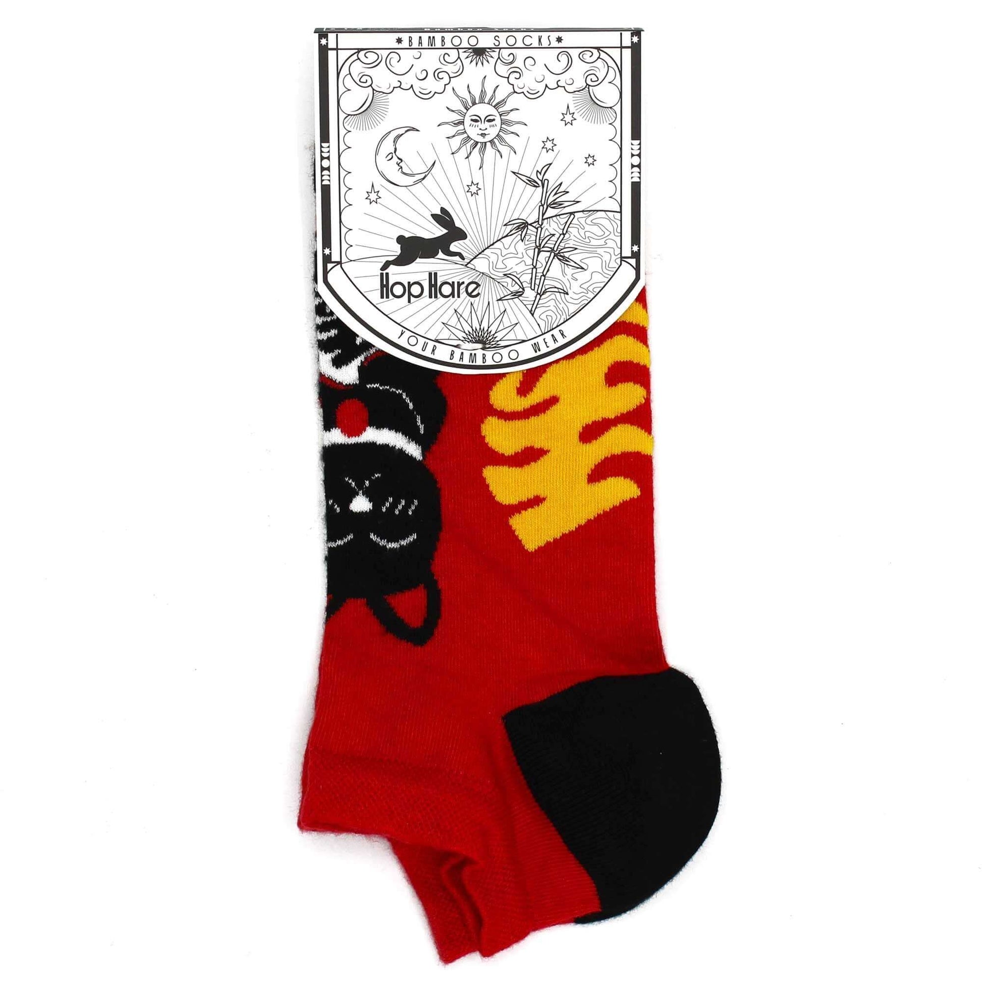 M/L Hop Hare Bamboo Socks Low (7.5-11.5) - Lucky Cat design featuring colorful patterns and a playful design.